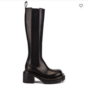 COPY - BOTTEGA VENETA
Lug High Top Chelsea Boots